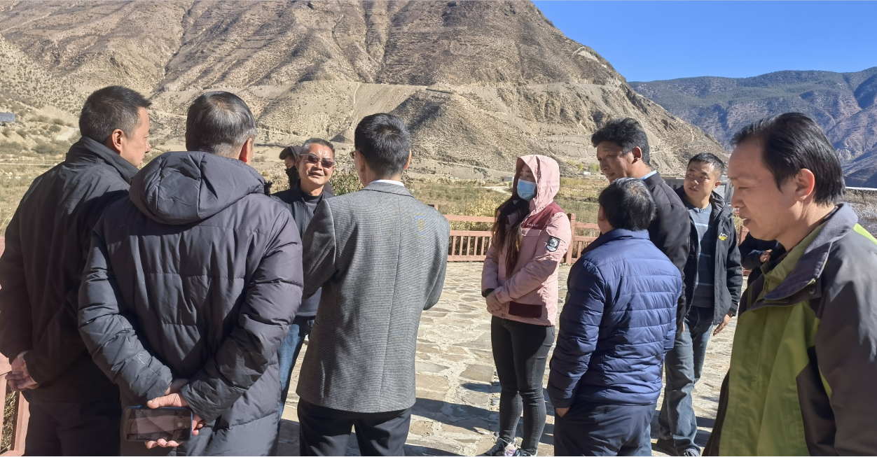 省畜科院专家助力乡城藏猪产业健康发展